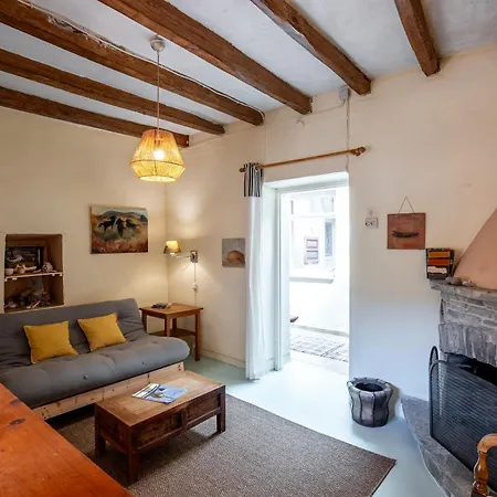 Magaya Ferienhaus Parasporos